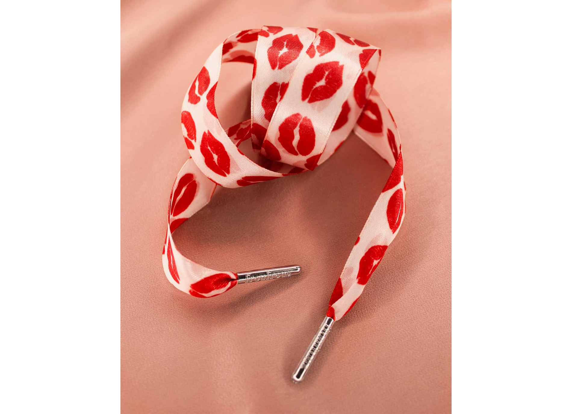 Lacets satin rouge blanc