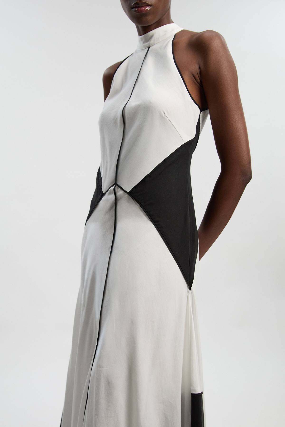 KarenMillen Robe Maxi Tissée Petite en Tencel Fluide à Blocs de Couleur et Col Licou