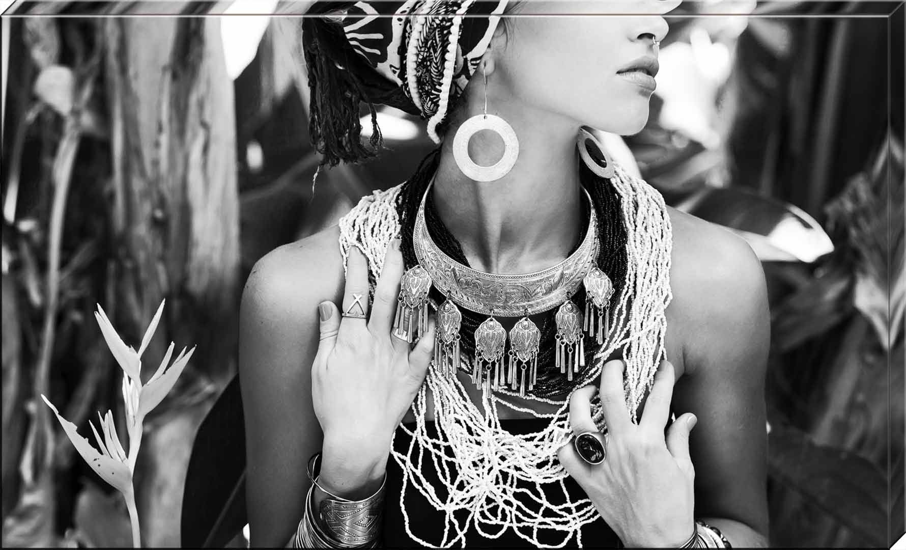 Canvas-Giant: Native girl