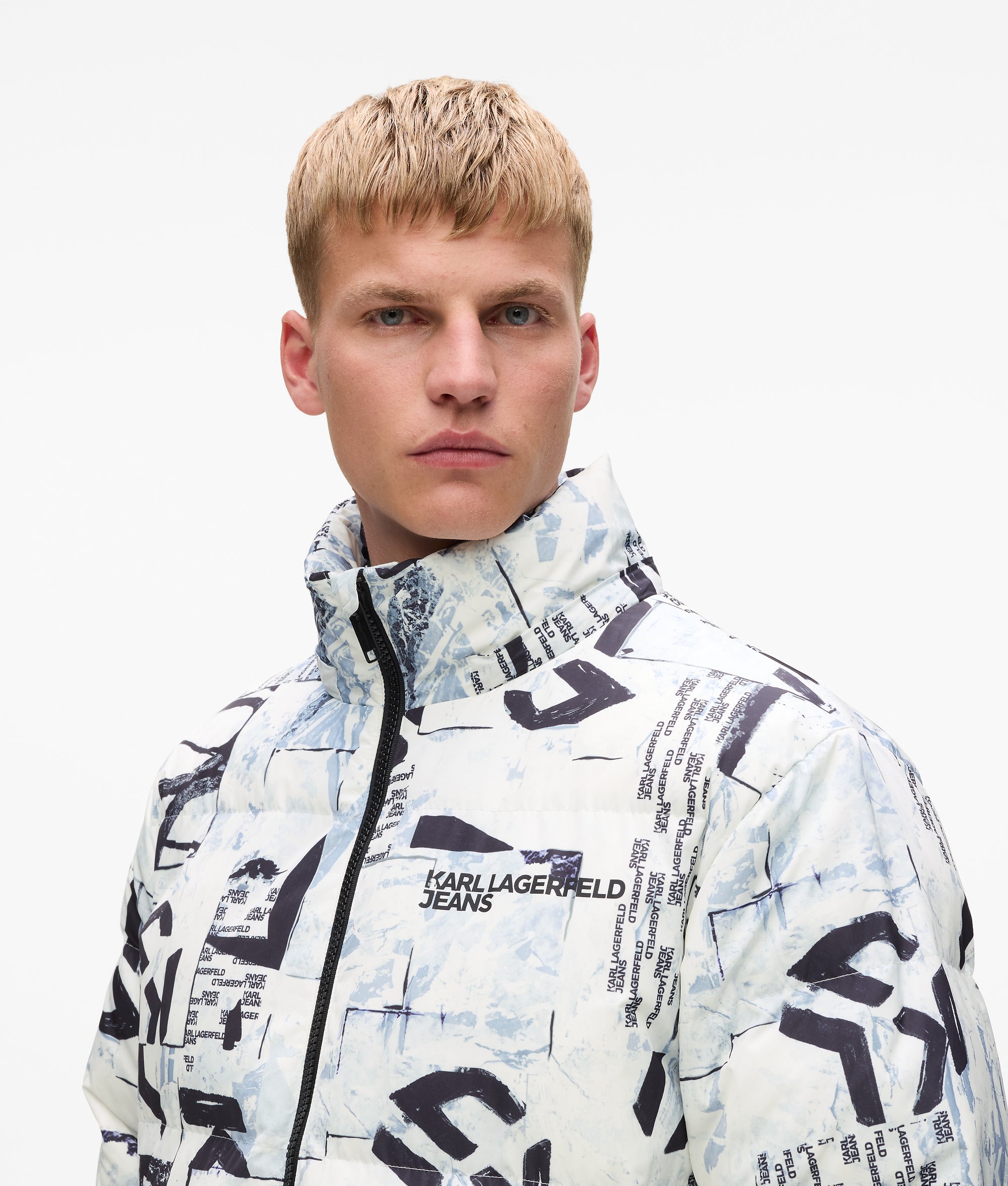 Pufferjack met Monogram over de hele jas