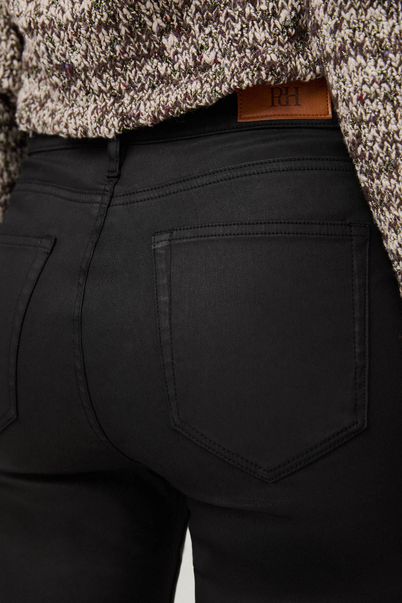 Calça skinny de cinco bolsos com revestimento - Preta