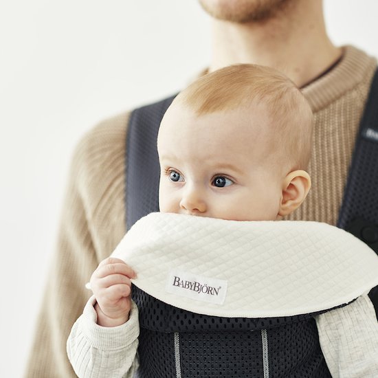Bavoir pour porte-bébé Move & Mini   Blanc        de               BabyBjörn