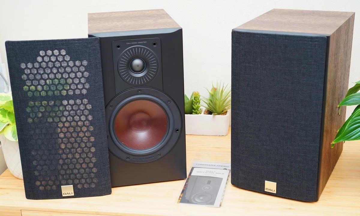Dali Opticon 2 MKII Chêne foncé (la paire) Enceintes bibliothèque