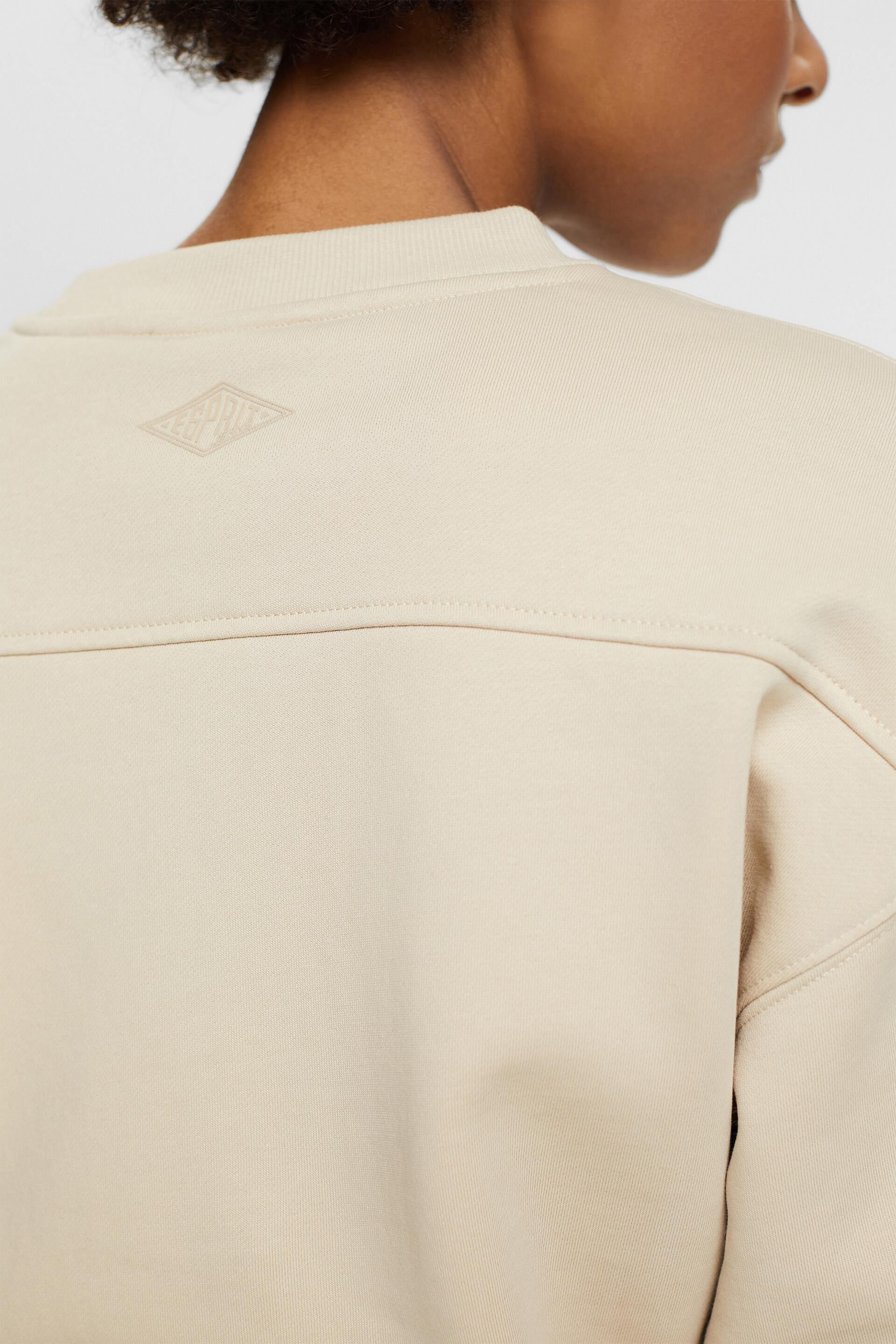 En matière recyclée le sweat-shirt court