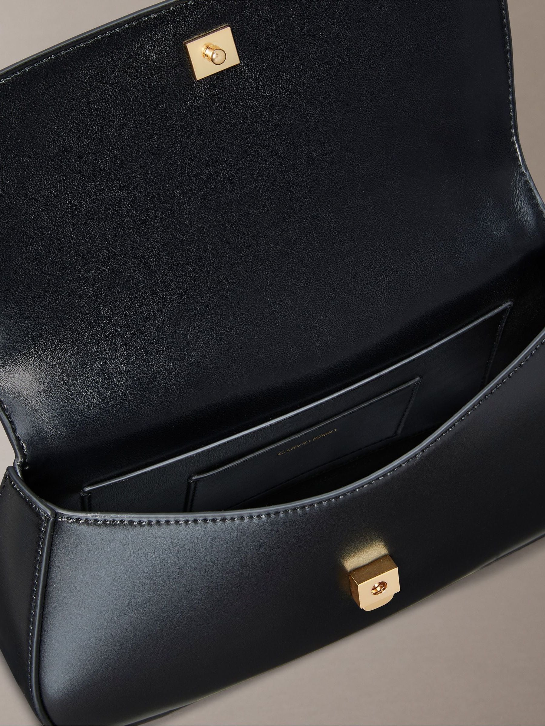 Zwart - Calvin Klein Monogram Logo Hardware Tote Bag