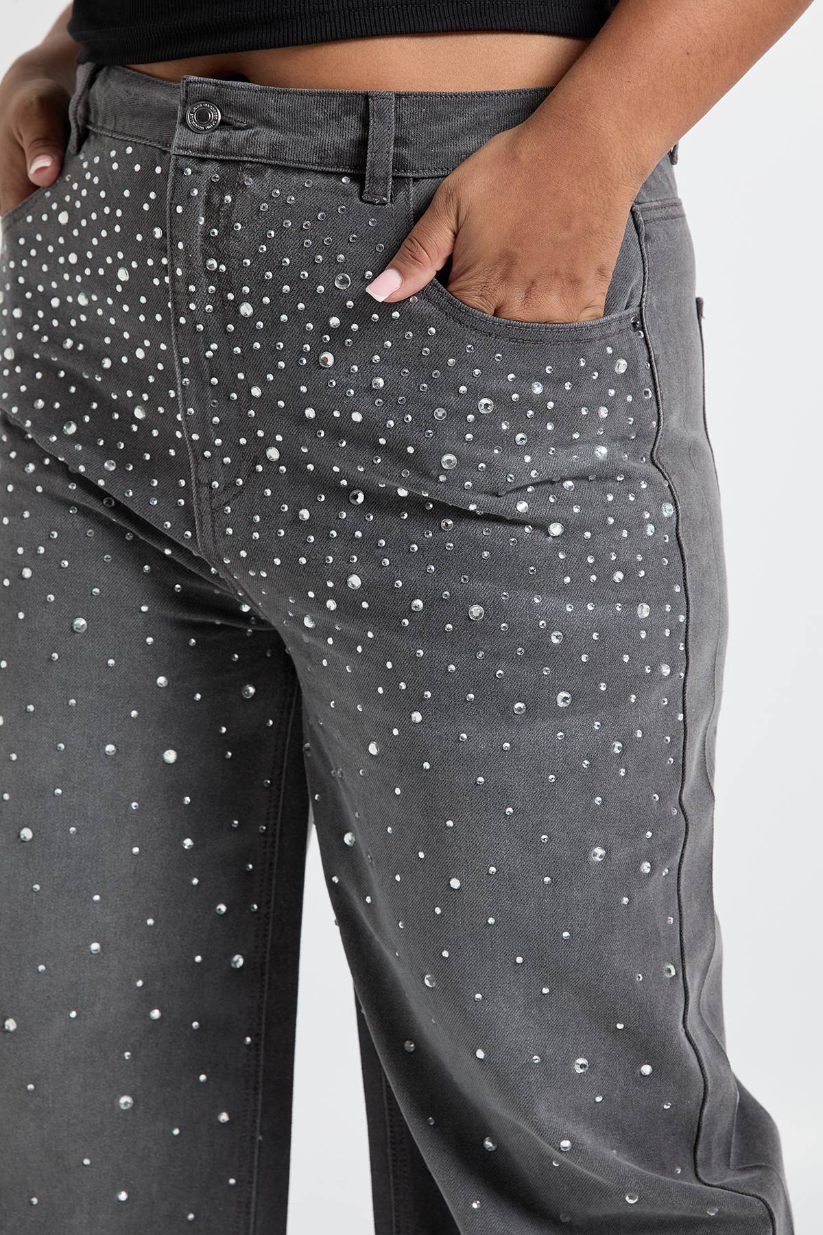 boohoo Jean orné, taille haute, jambe droite Plus