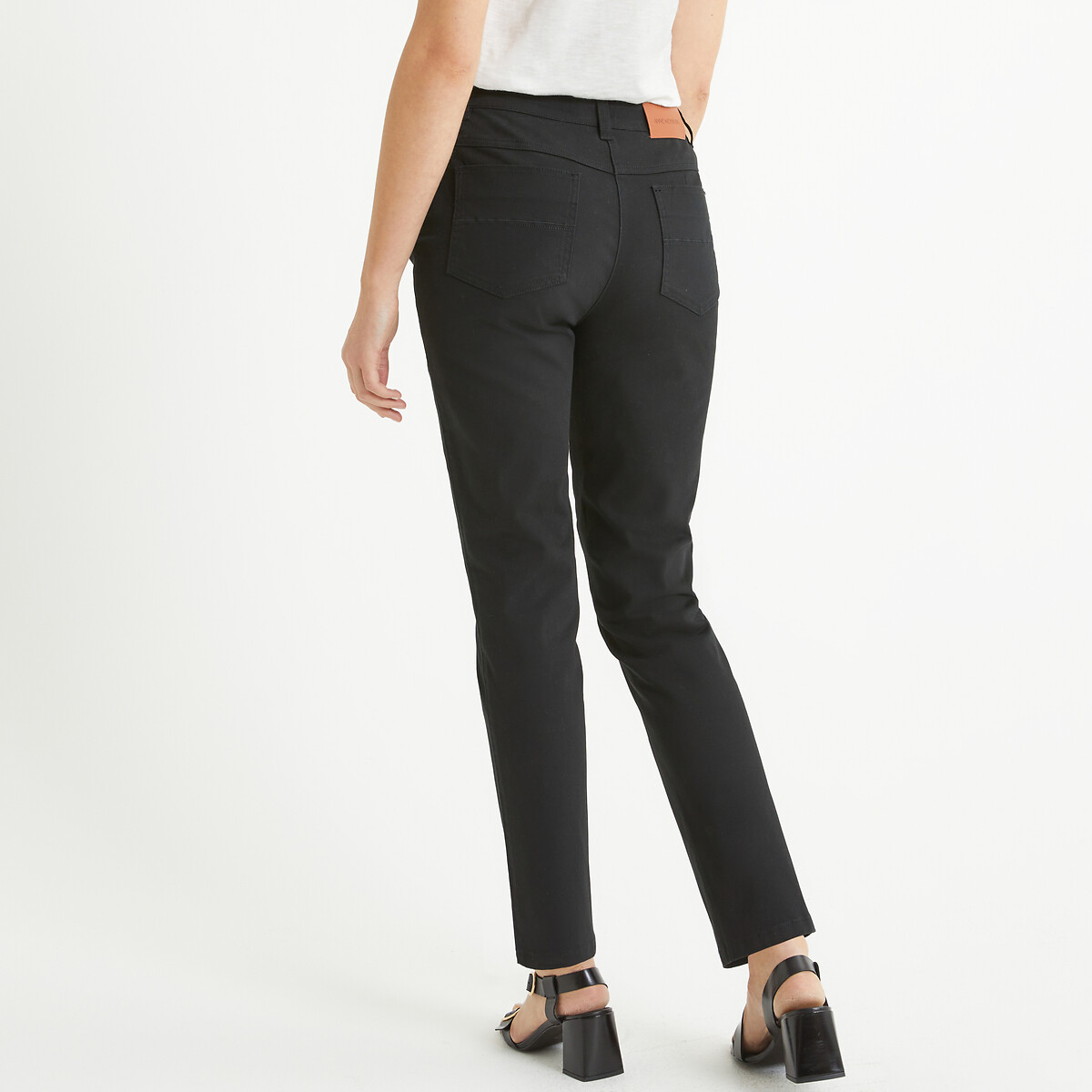 ANNE WEYBURN<br>Broek direito de 5 bolsos, em katoen elástico