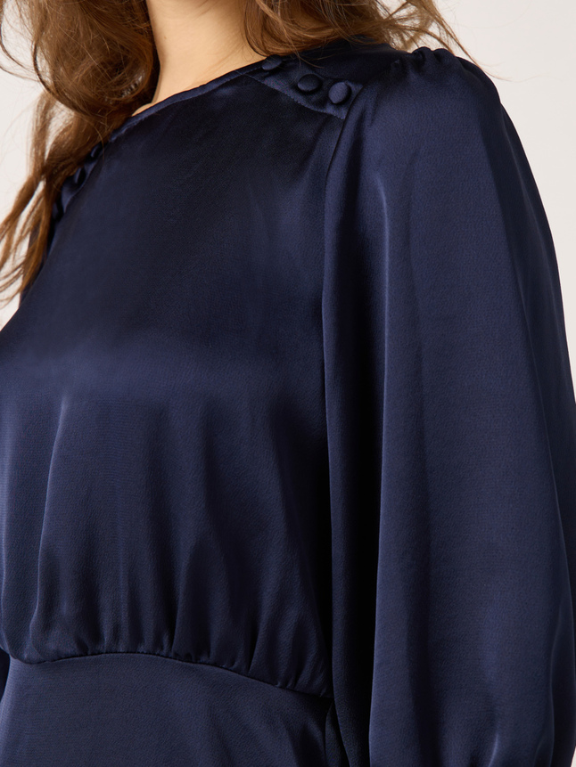 Robe courte satinée