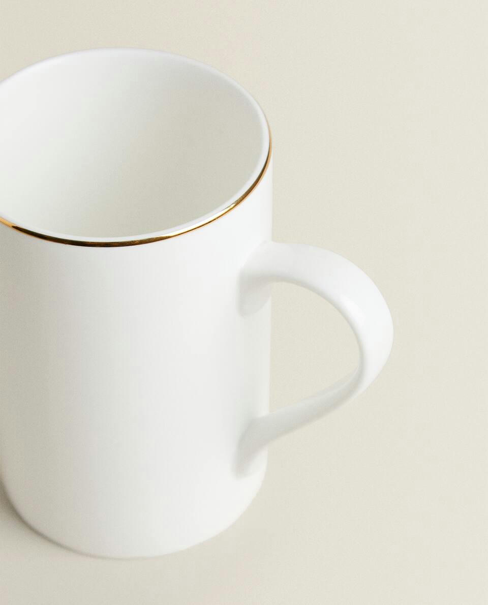 Caneca de porcelana fina com borda