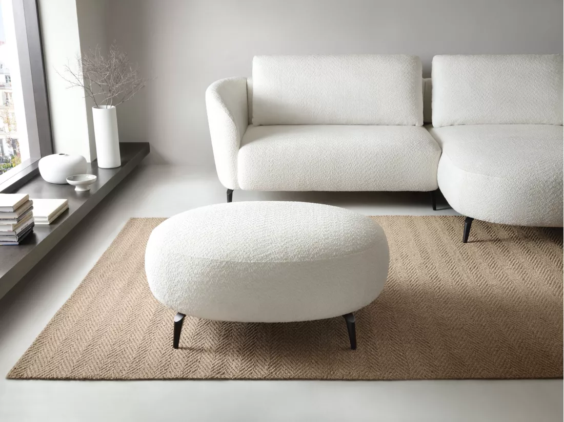 Pouf en tissu bouclette blanc ivoire AREMIA