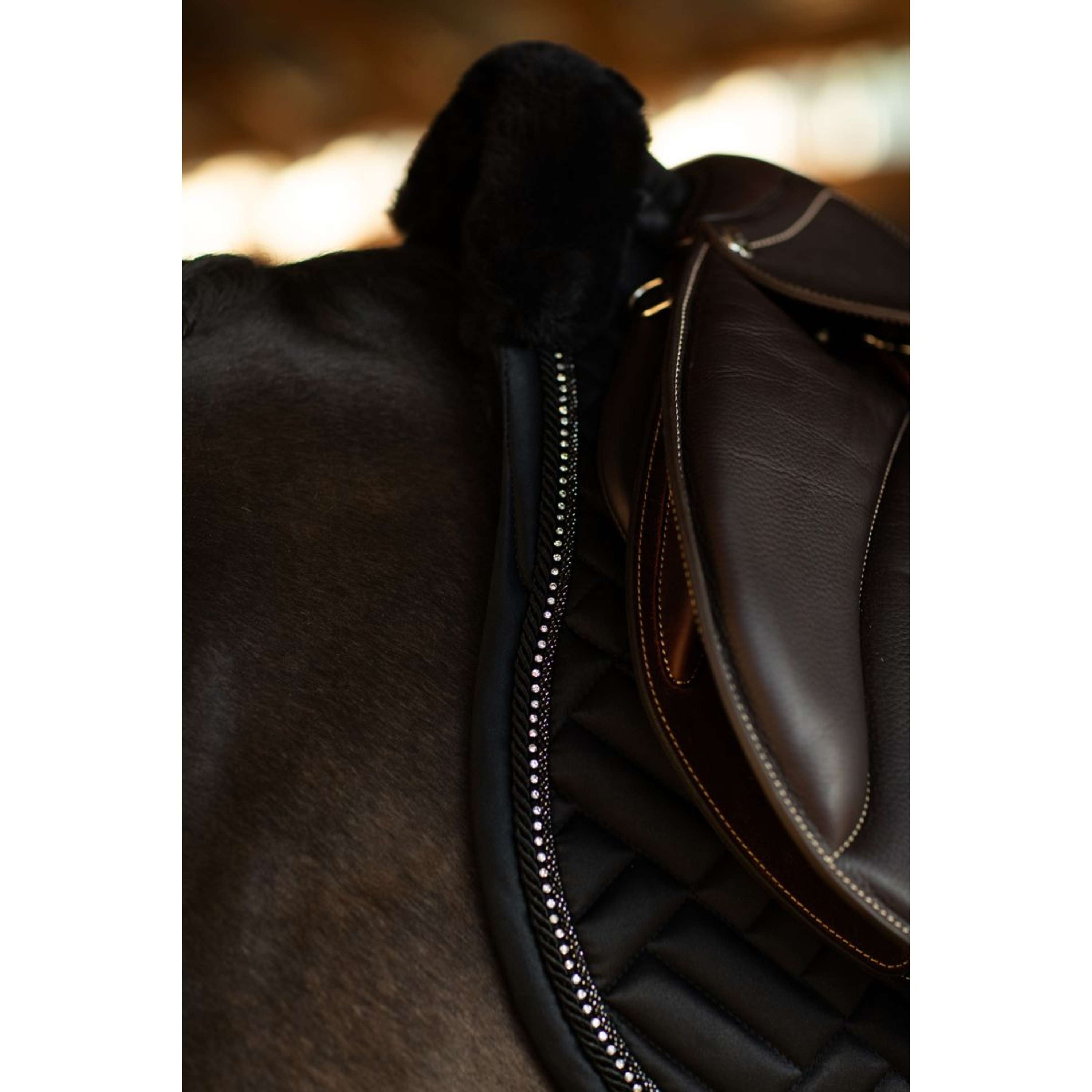 Equestrian Stockholm Zadeldekje Vegan Fur Springen Crystal Black