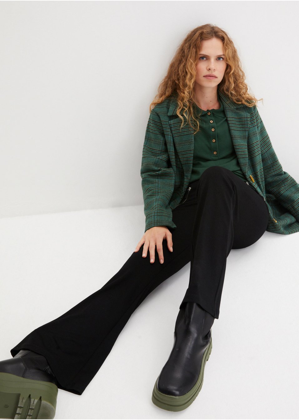 Pantalon en Punto di Roma avec jambes évasées