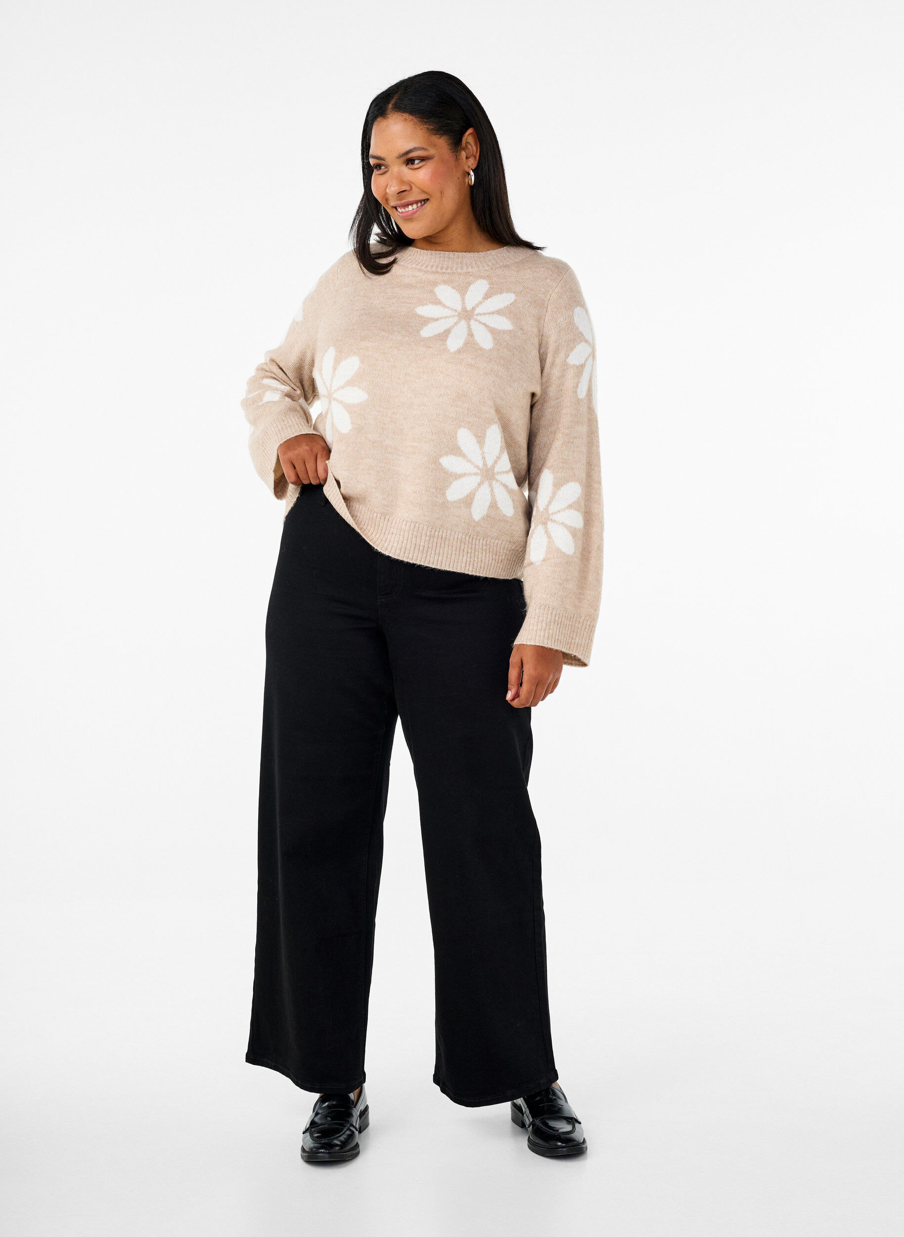 Strikbluse med blomster