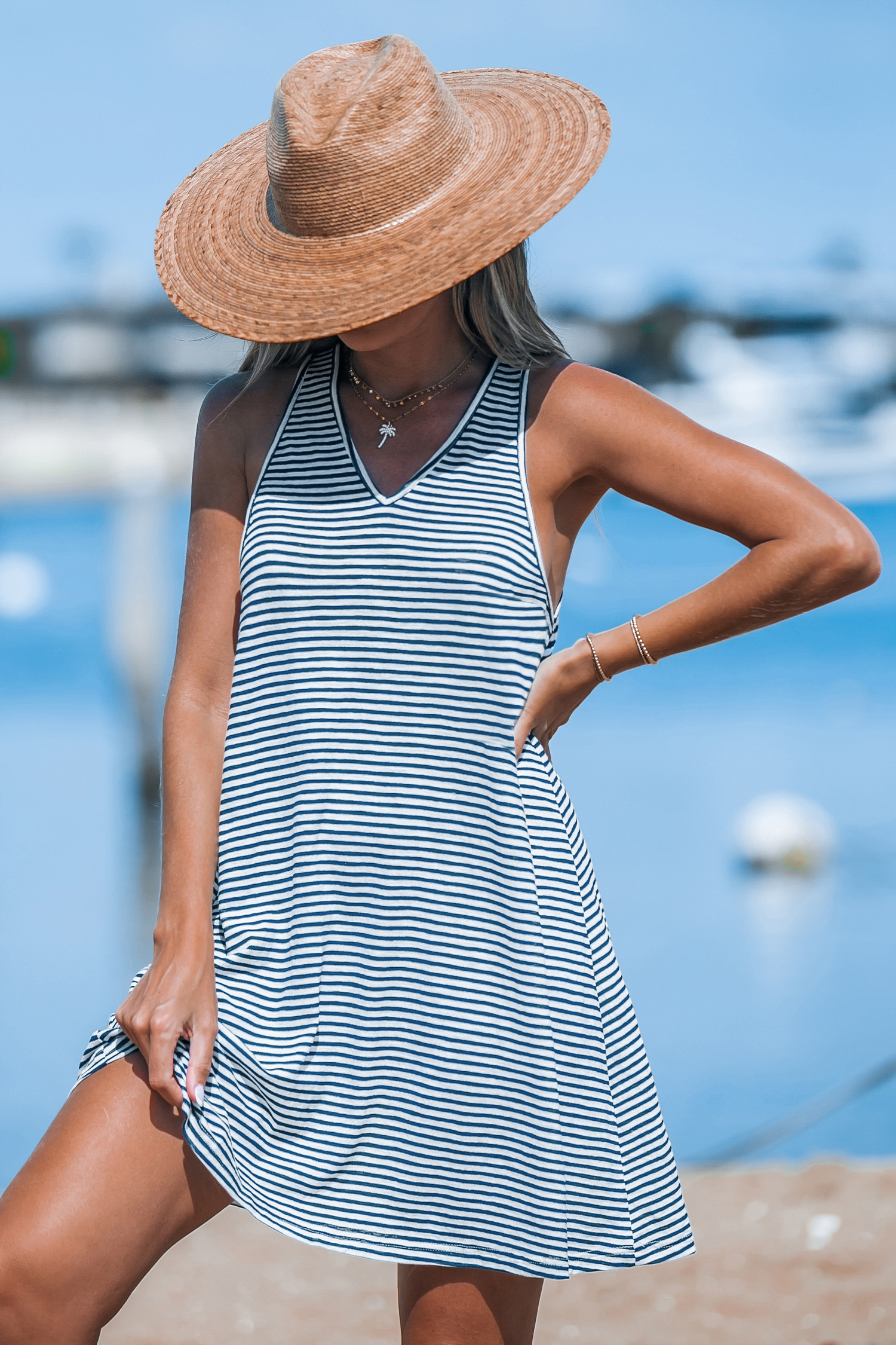 Robe cover up sans manches avec col en V et rayures