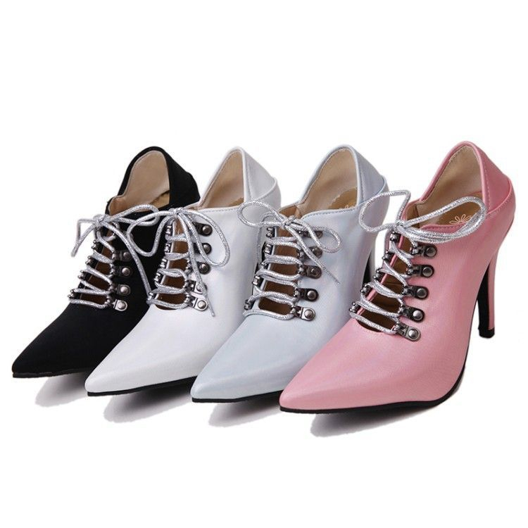Niuna - Puntige pumps met hoge hak van imitatieleer