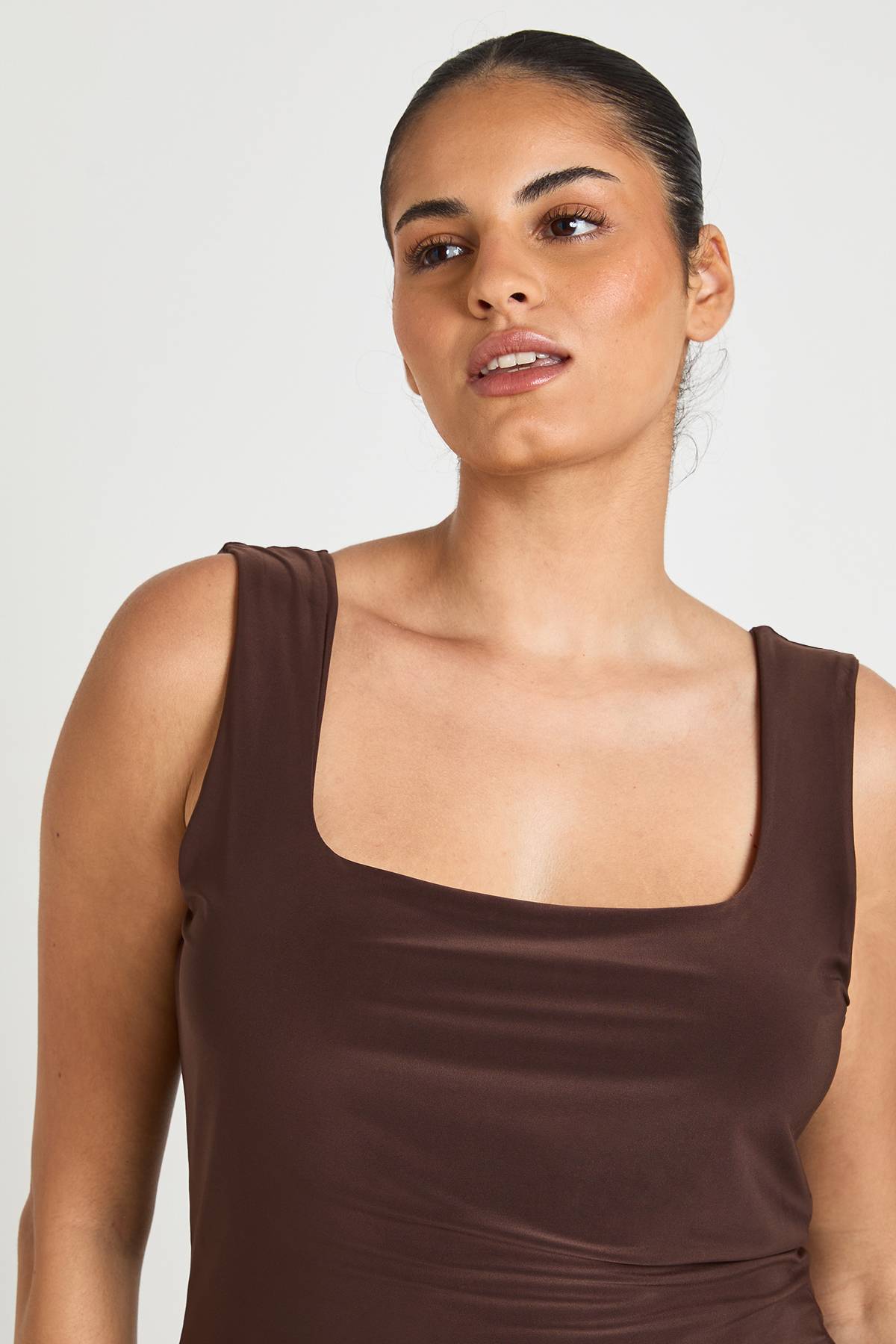 boohoo Top Court Grande Taille Double Épaisseur Col Carré En Tissu Slinky