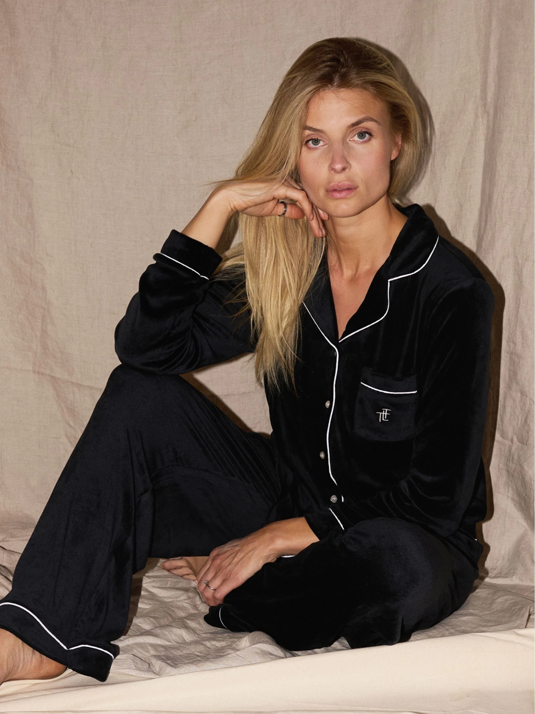 Zwart - The Little Tailor luxe kerstpyjama van zacht aanvoelend velours
