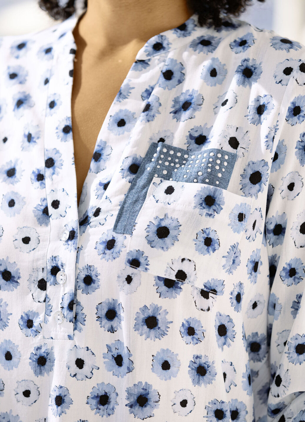Bluse mit kurzer Knopfleiste