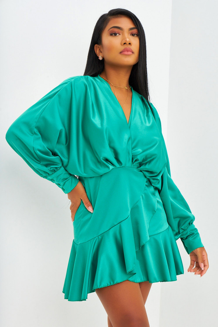 Robe courte satinée verte à volants