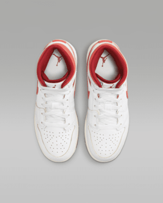 Air Jordan 1 Mid SE Older Kids' Shoes