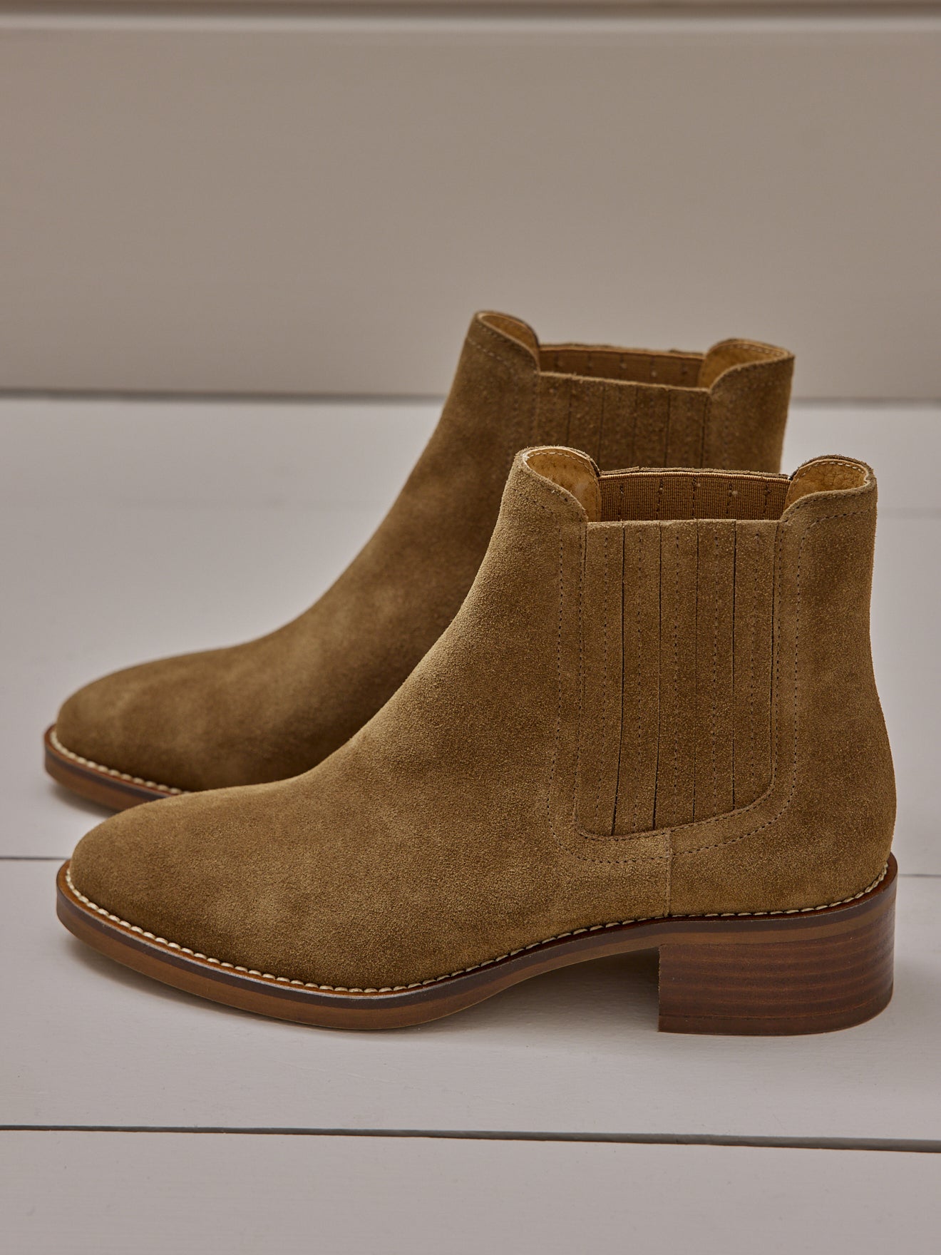 Boots élastiquées cuir femme