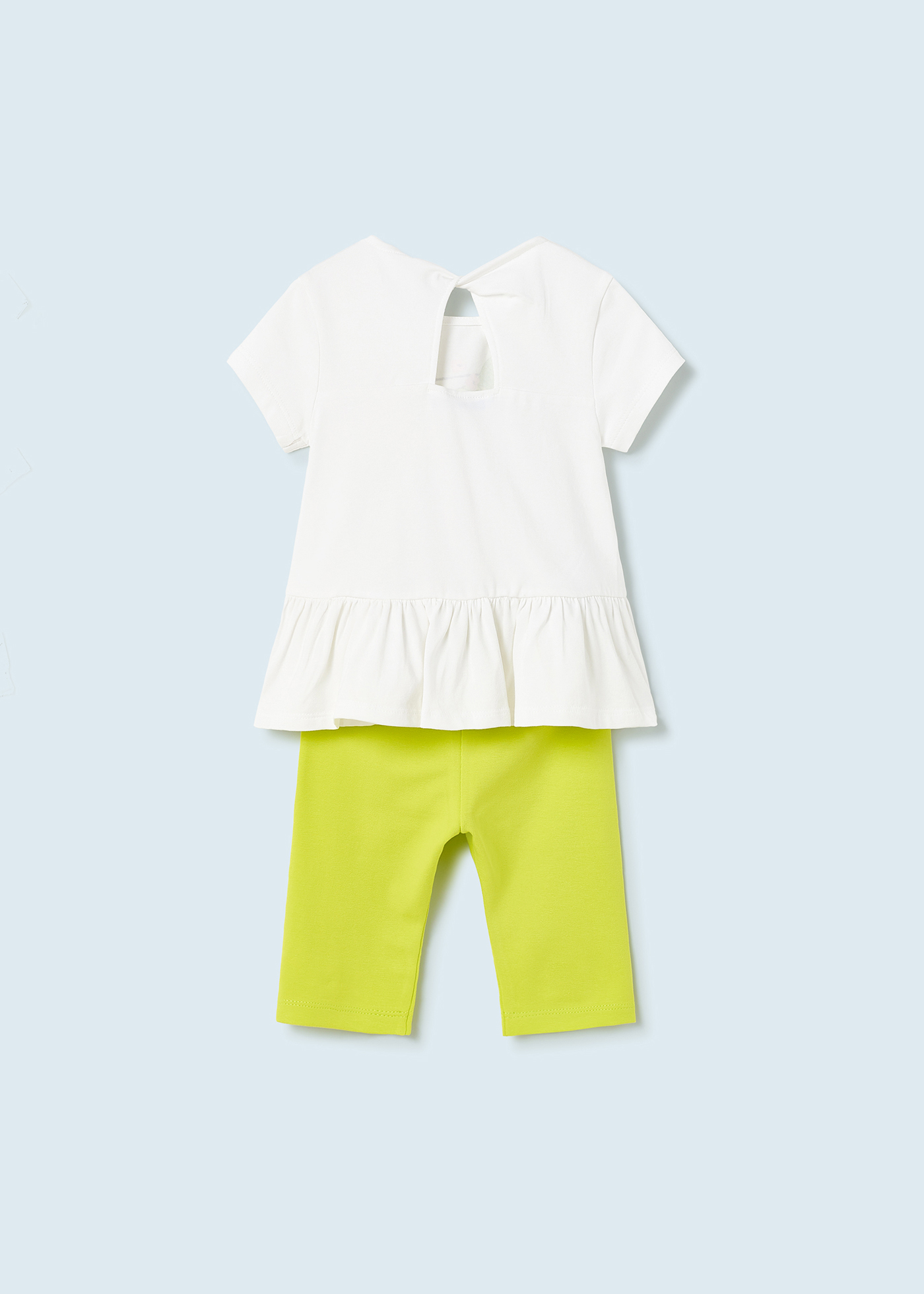 Conjunto de 2 peças com babado, confeccionado em algodão sustentável para bebê.