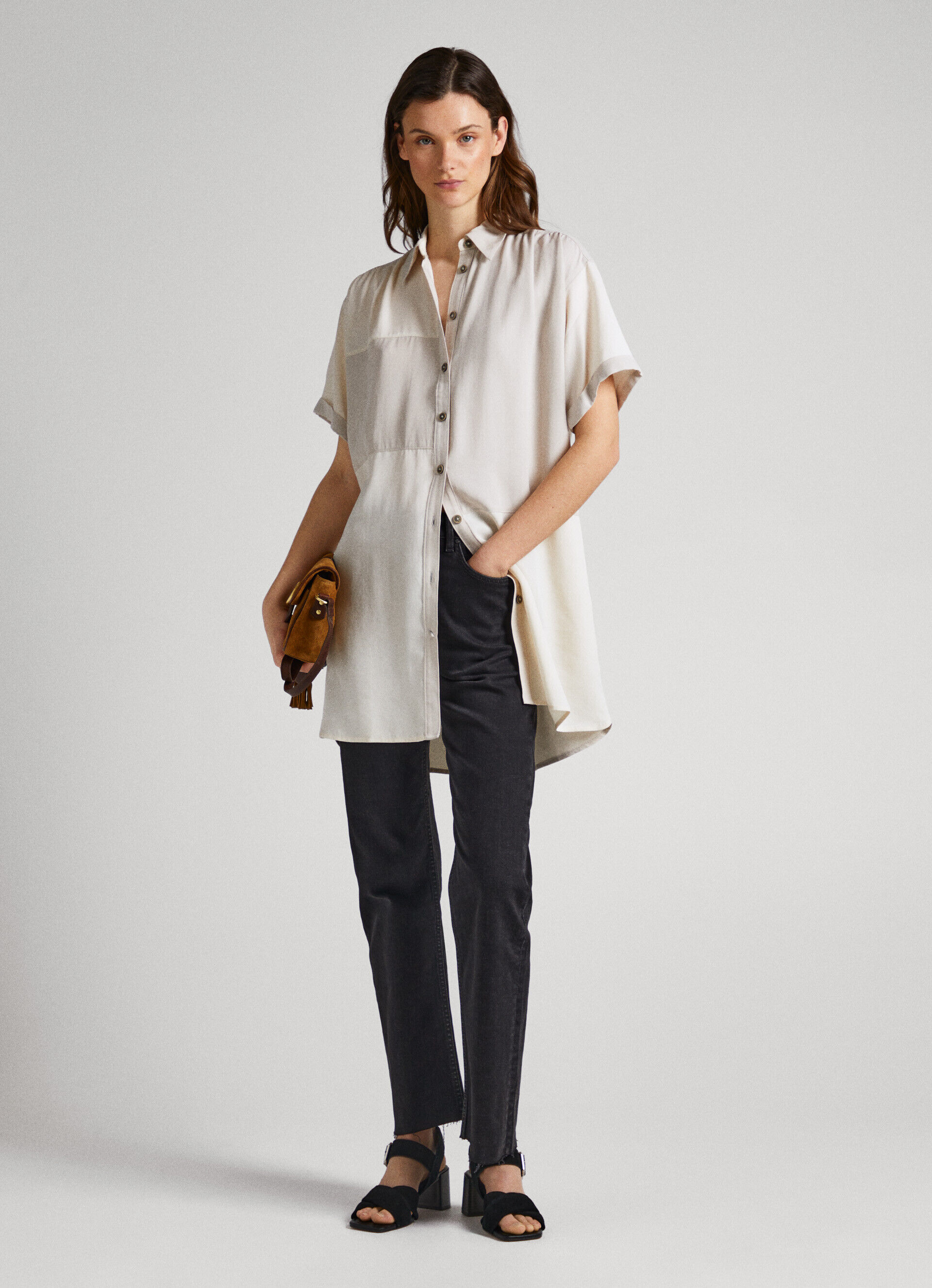 VESTIDO COM EFEITO DE REMENDOS - branco mousse