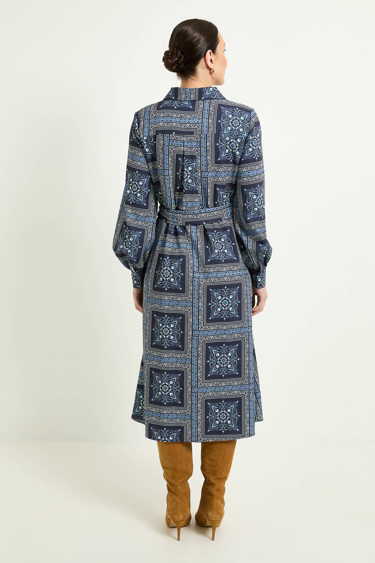Wallis Robe Chemise Mi-longue À Imprimé Foulard Avec Ceinture