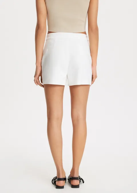 Short met knopen off-white (WIT.O)