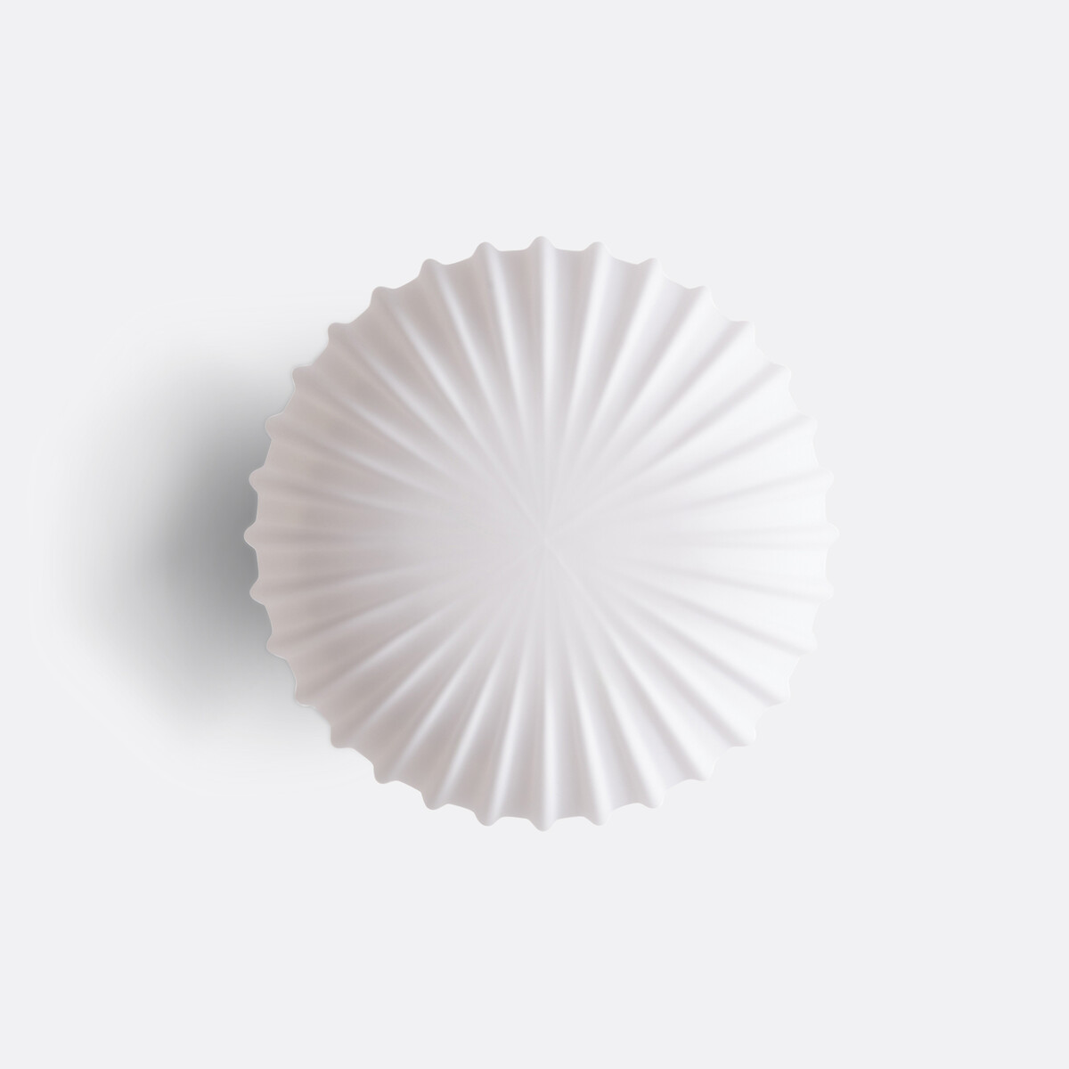 LA REDOUTE INTERIEURS<br>Luminária de teto em latão e vidro opalino, Amia