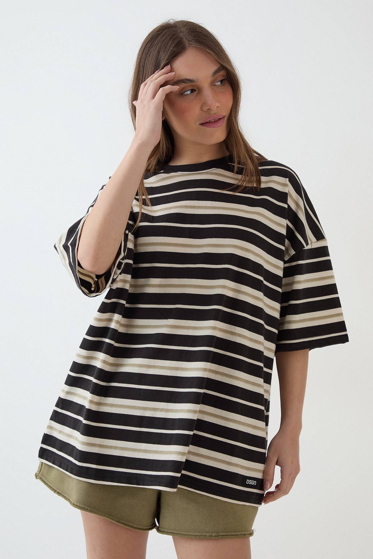 T-shirt Oversize À Manches Courtes À Rayures Et Col Contrasté Dsgn Studio