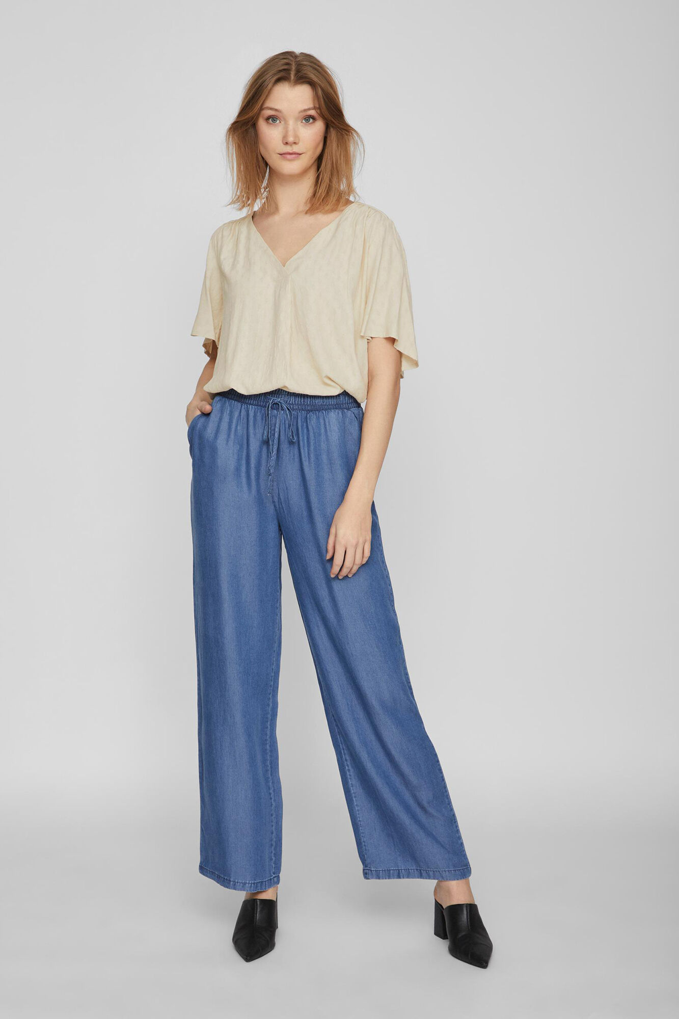 Blusa de cetim de manga curta - Cinza
