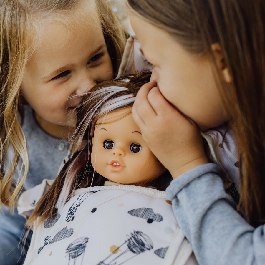 SKRÅLLAN DOLL DARK HAIR 45 CM