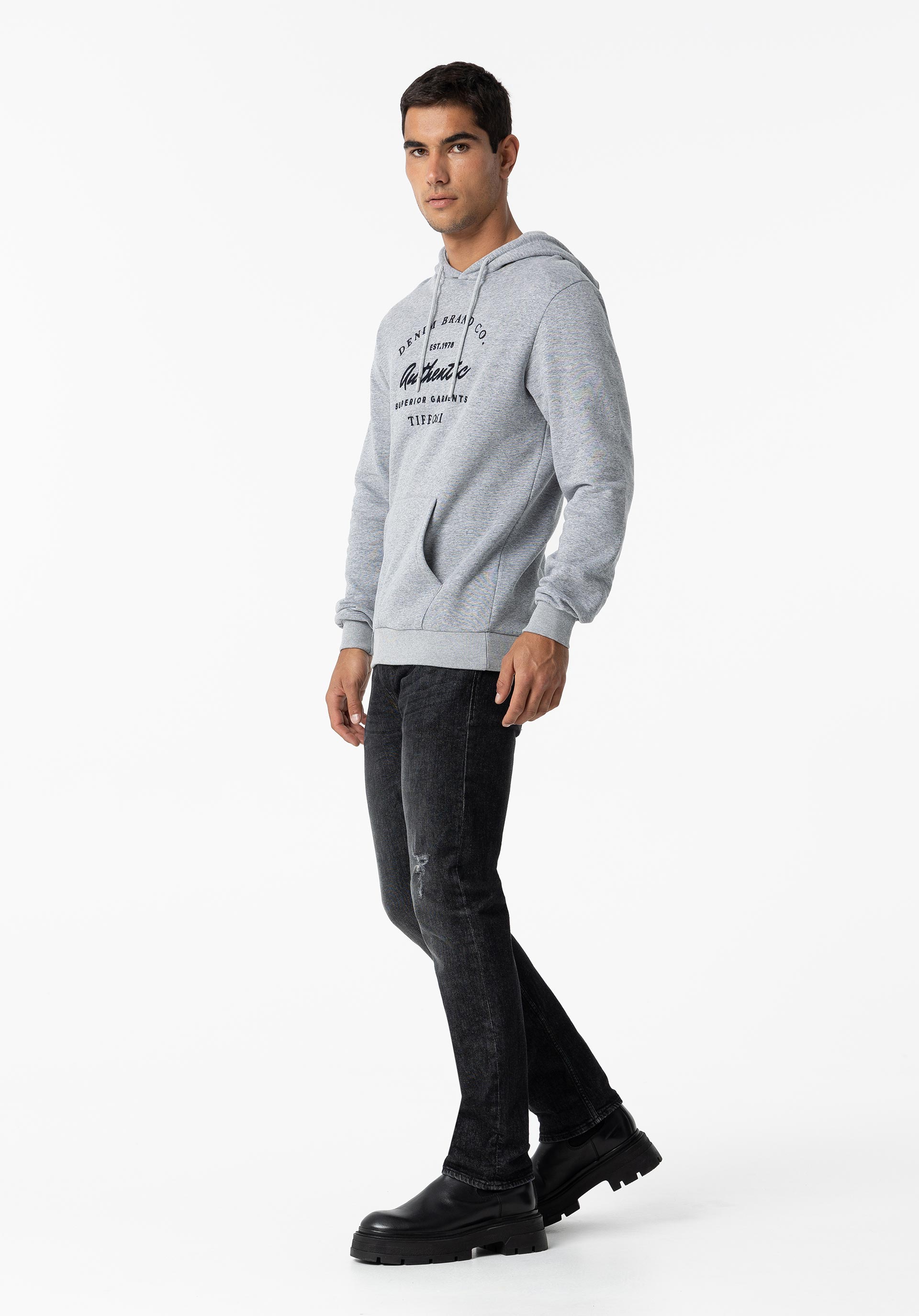 Hoodie com Bordado Frontal