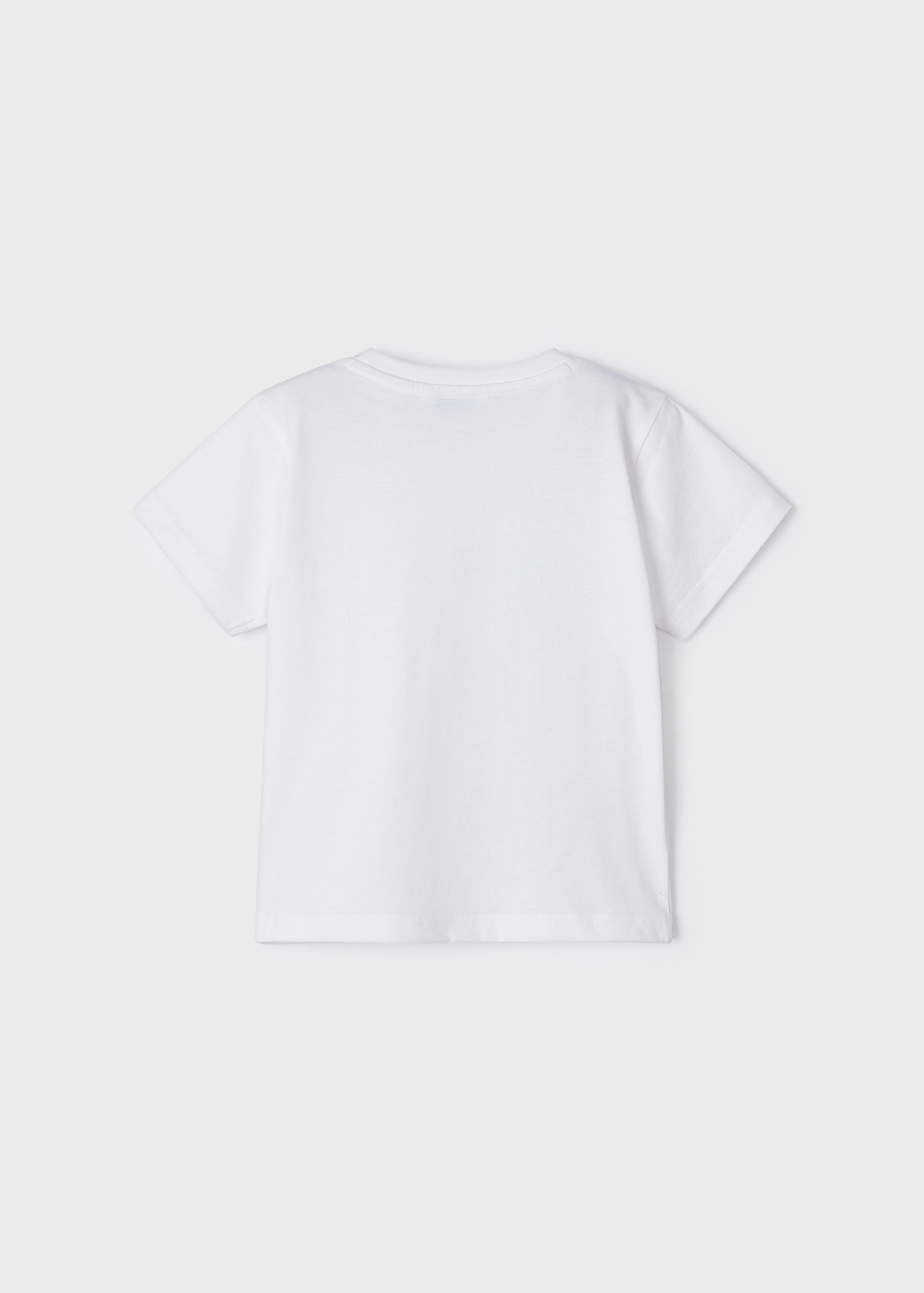 Camiseta infantil masculina em algodão sustentável com estampa.