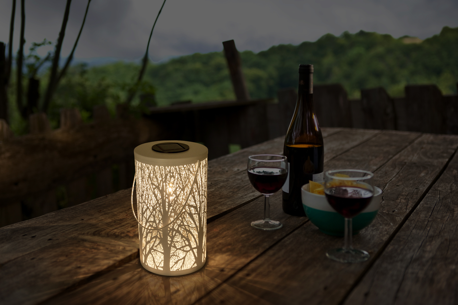 LED-Deko-Solarleuchte - weiß - Wald-Motiv
