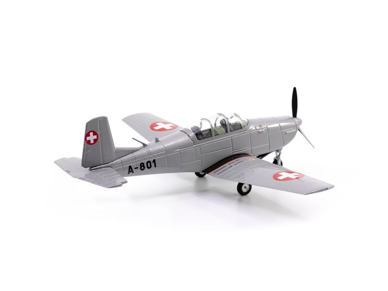 ACE Pilatus P-3 A-801 inkl. Chromständer 1:72 Flugzeugmodell mit Display-Ständer