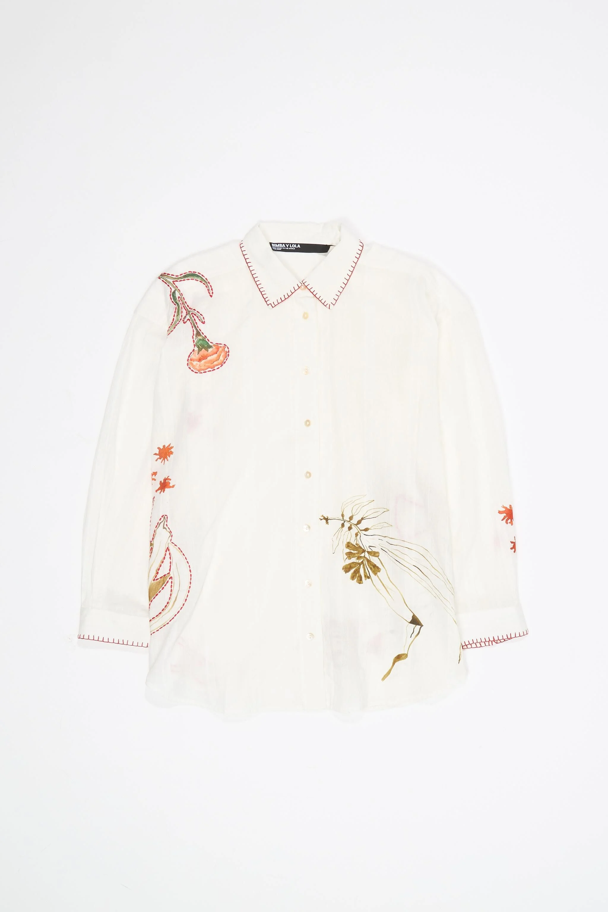 Camisa de algodão cor marfim com costuras e estampas.