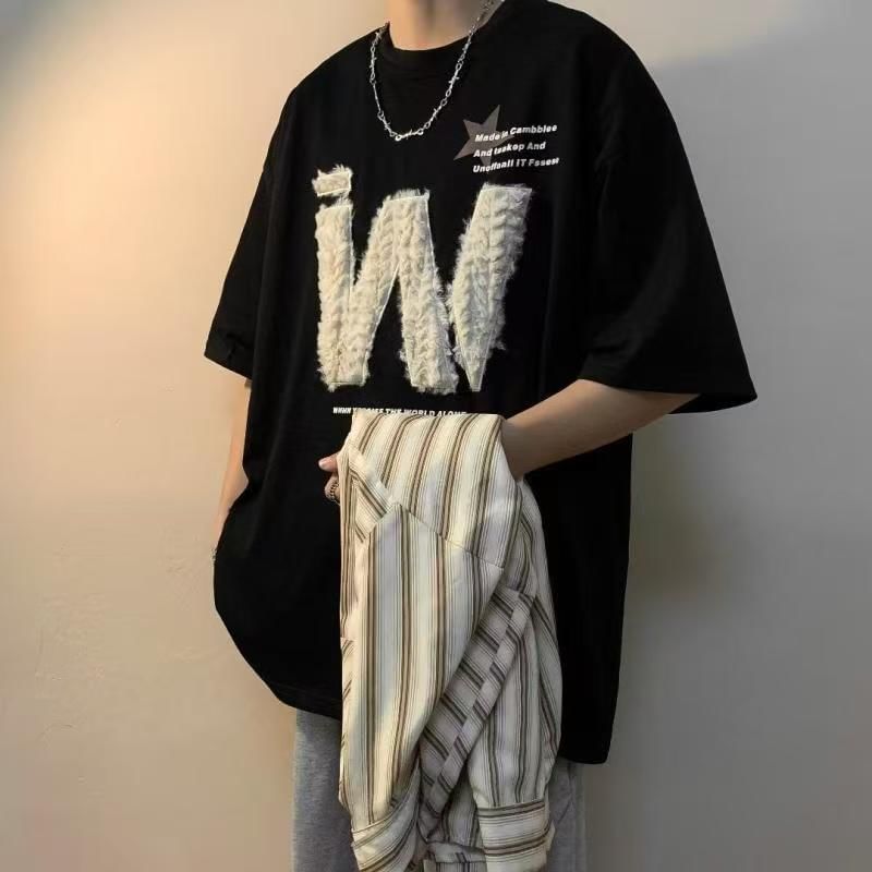 fluffush - T-shirt met ronde hals en geborduurde letters op de elleboog