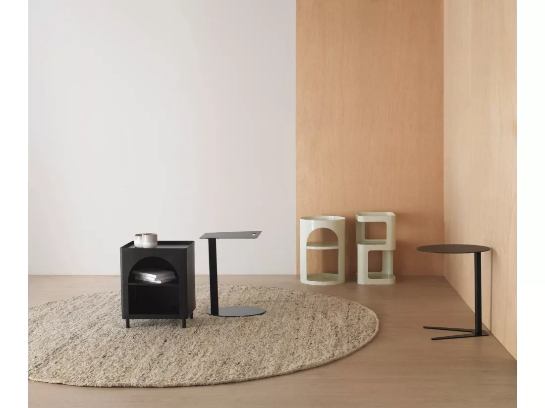 Table d'appoint en métal blanc