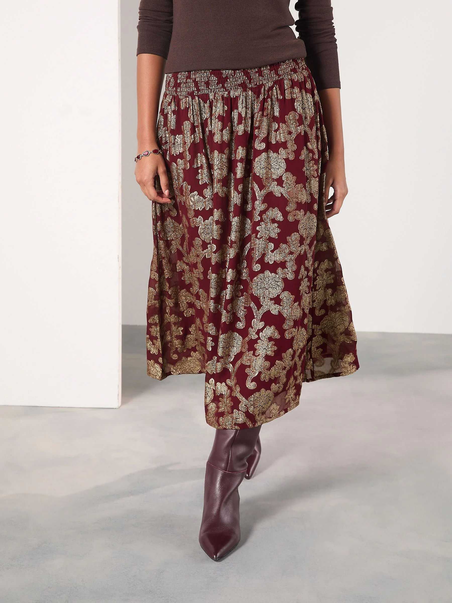 Bordeauxrood - Metallic Floral Midi Skirt