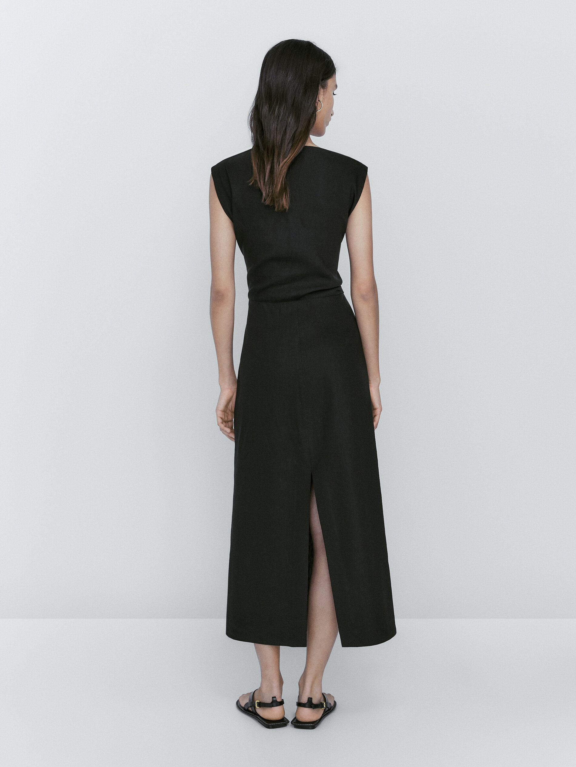 Vestido de linho mezcla com franzido lateral - PRETO