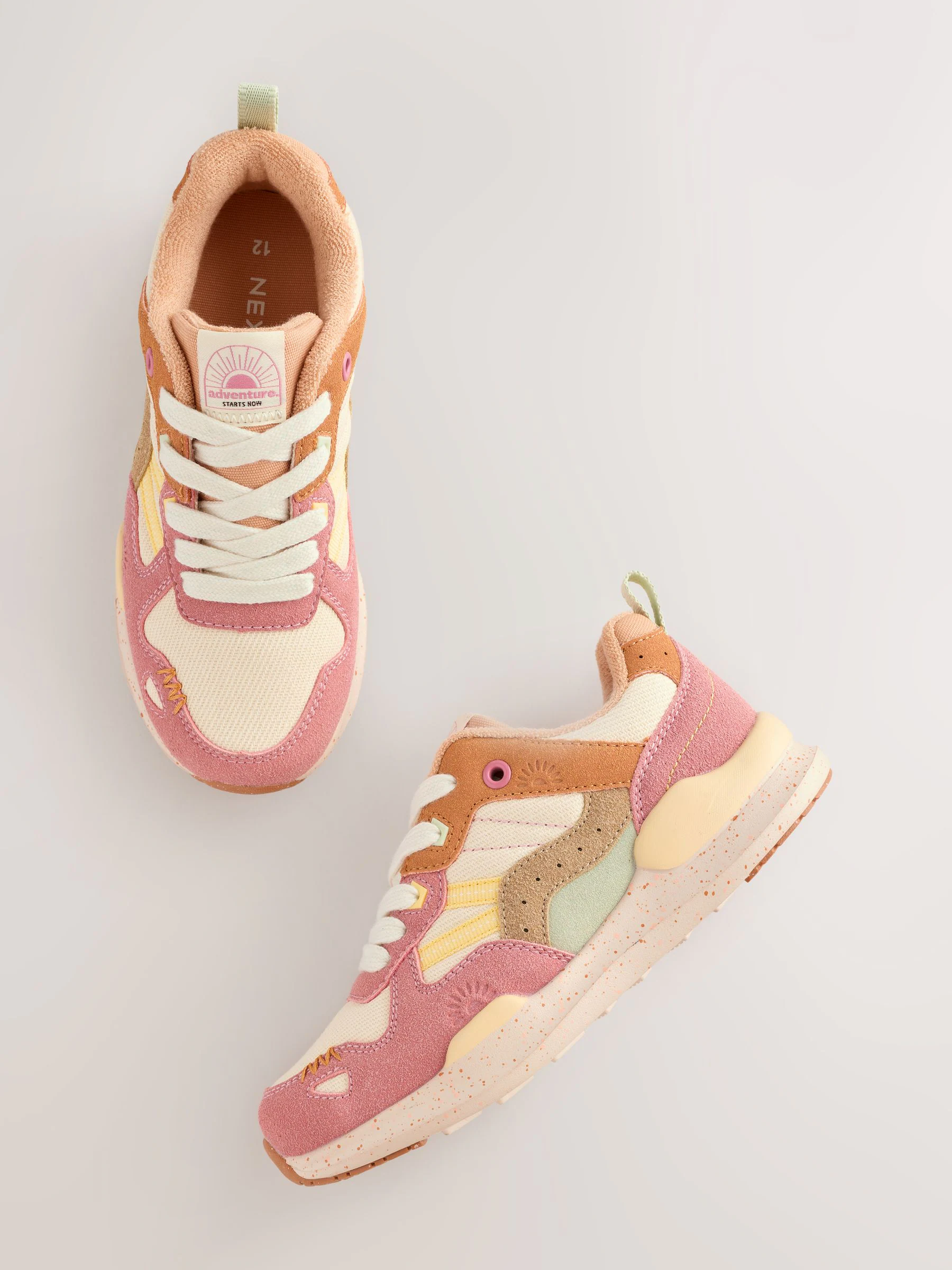 Rustig - Vetersneakers met kleurvlakken