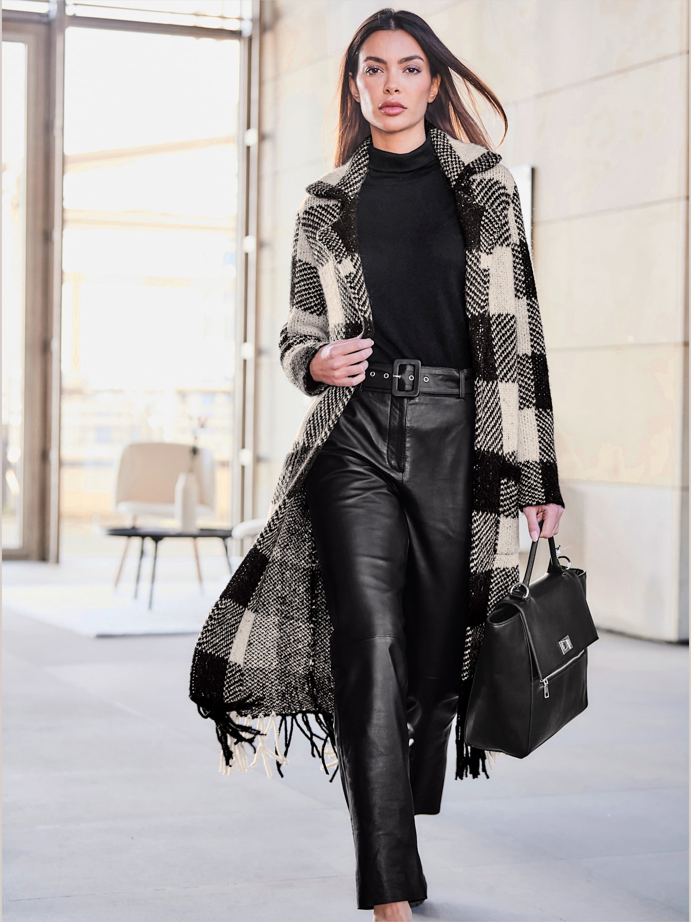 Manteau en tricot finitions arrondies à franges
