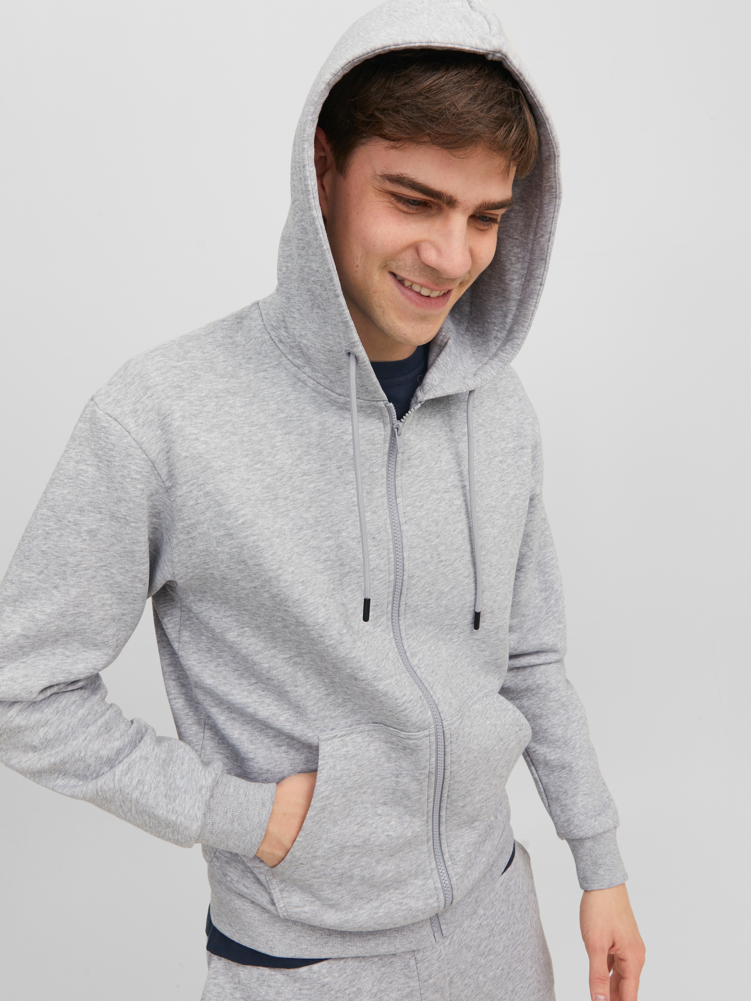 Jack & Jones Kapuzensweatjacke »JJEBRADLEY mit Kapuze, ideal für kalte Jahreszeit«, mit Kapuze