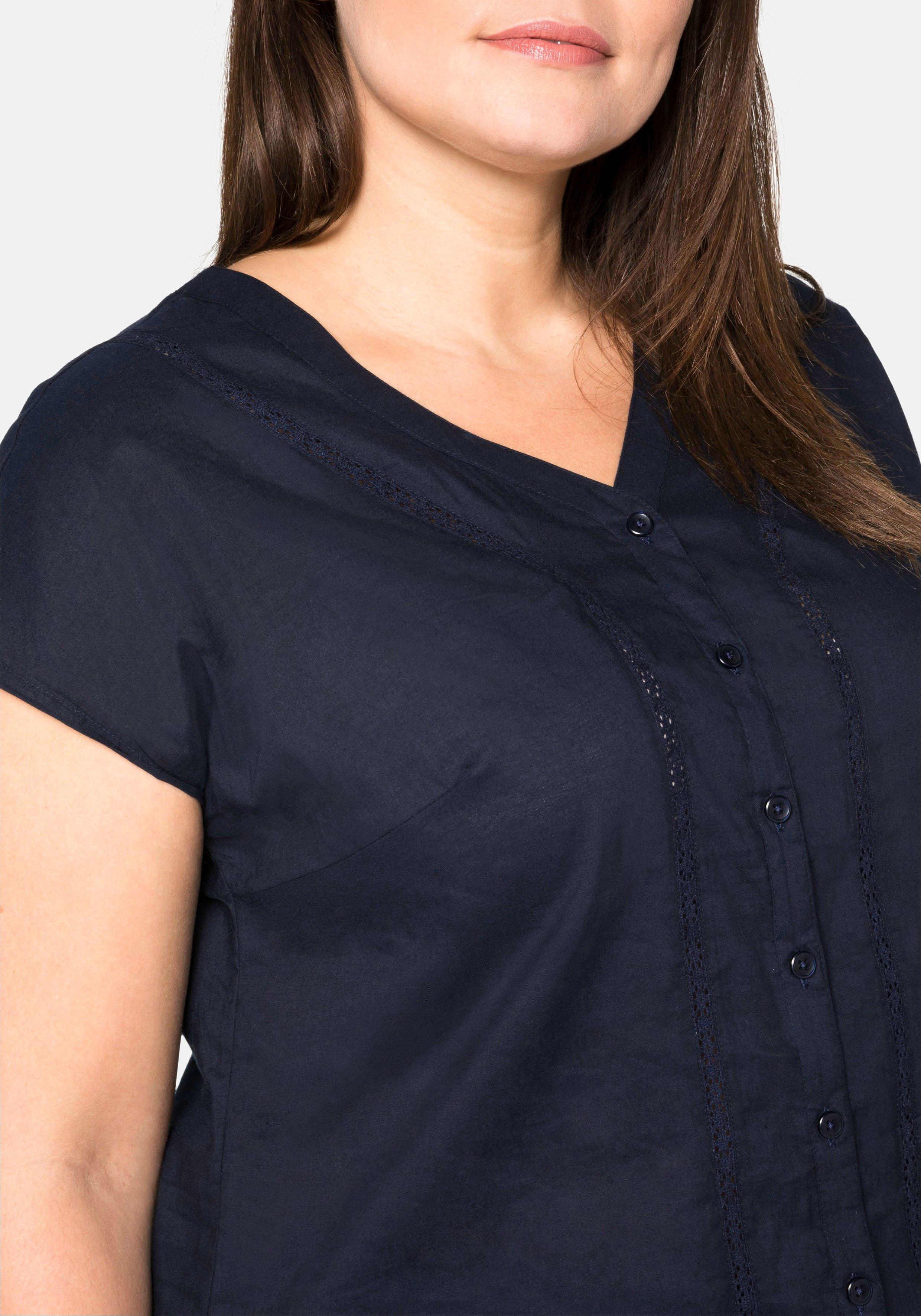 Bluse mit Spitze und V-Ausschnitt, aus Baumwolle