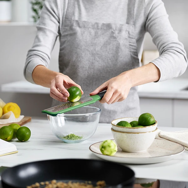 Râpe GripGrater à lame fine en inox vert Joseph Joseph