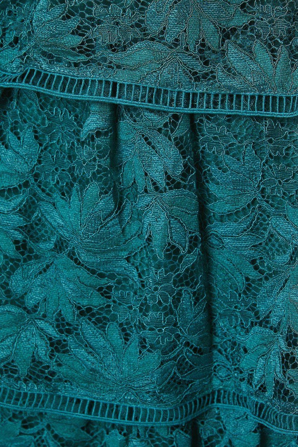 Coast Robe en Dentelle à Volants Petite avec Manches Papillon et Finitions