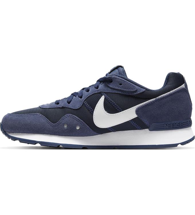 Nike Men Venture Runner Sneakers