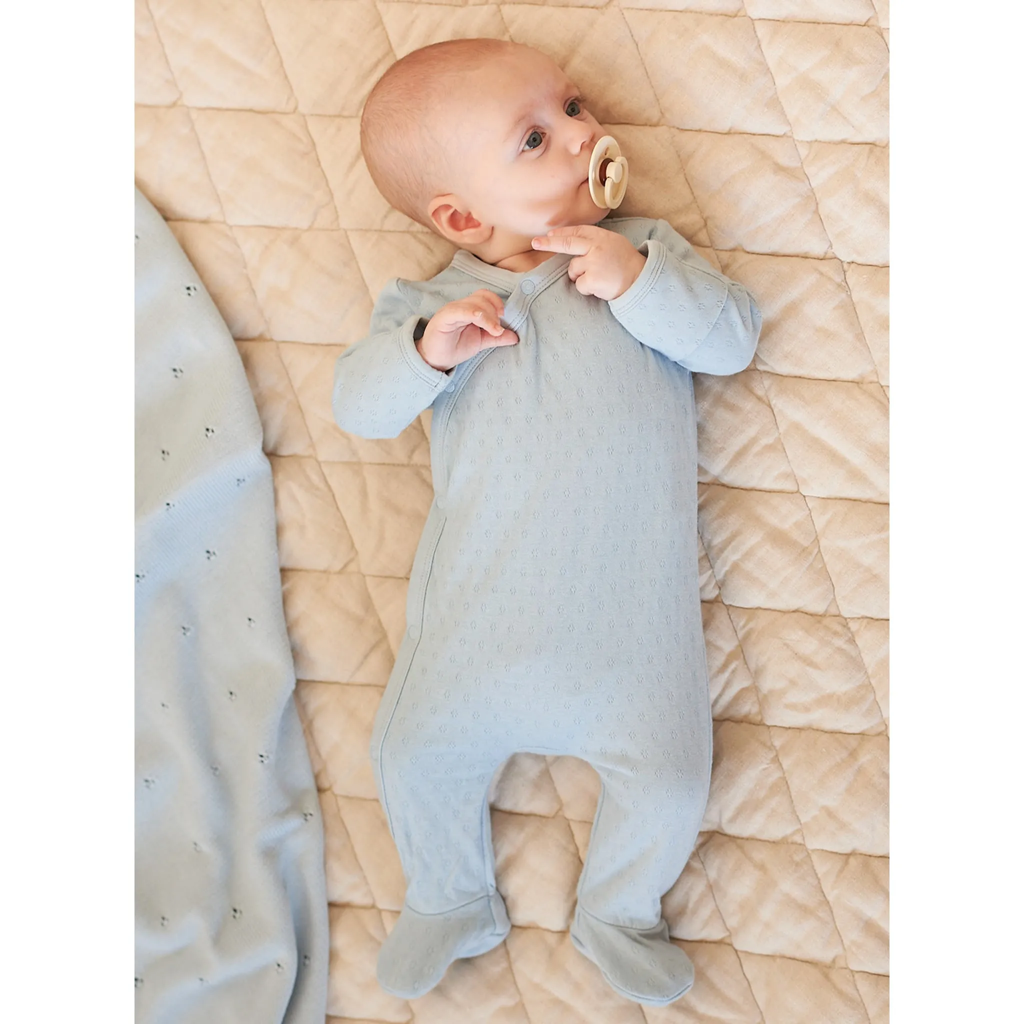 Firsts par Petit Lem Couverture Pointelle Bleue